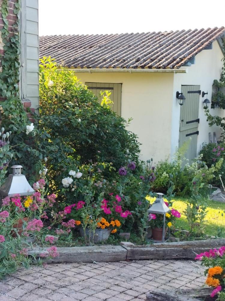Le Clos Lauradiere Cormeilles  Exterior foto